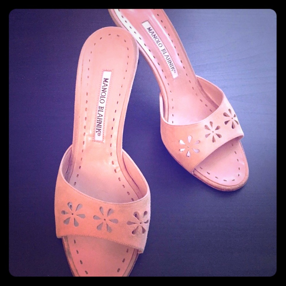 MANOLO BLAHNIK Nude Suede Lazer Cut Slides Sz 37
